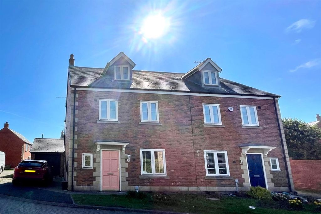 Property photo 1 of 8 (Main)