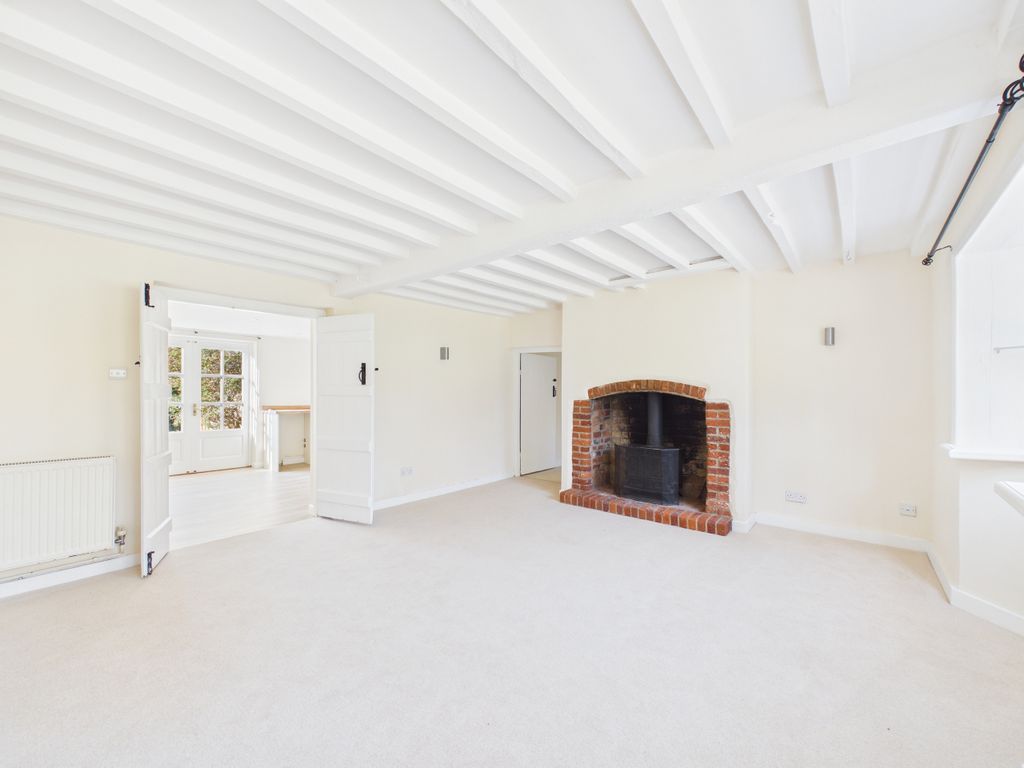 Property photo 2 of 21 Living Room (2)