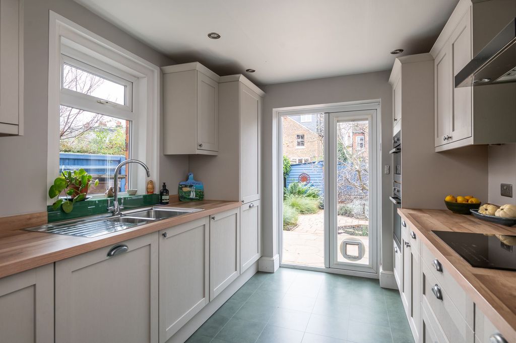 Property photo 3 of 19