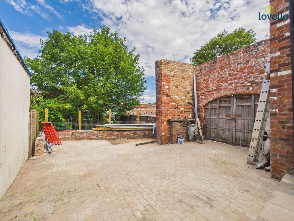 Property photo 2 of 14