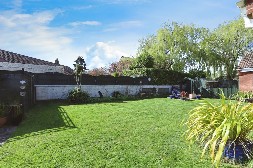 Property photo 2 of 17