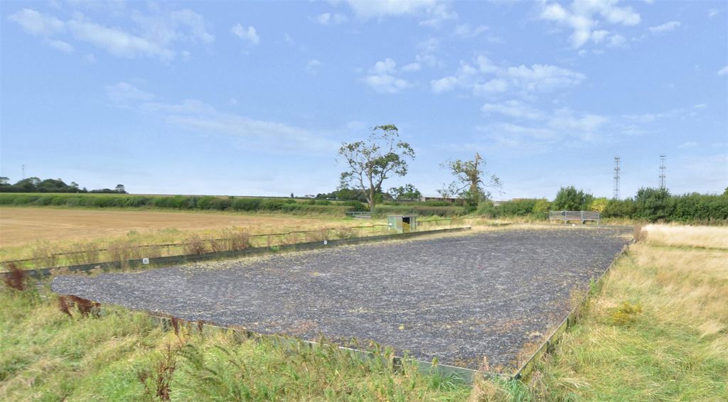Property photo 3 of 39 20m x 60m Arena