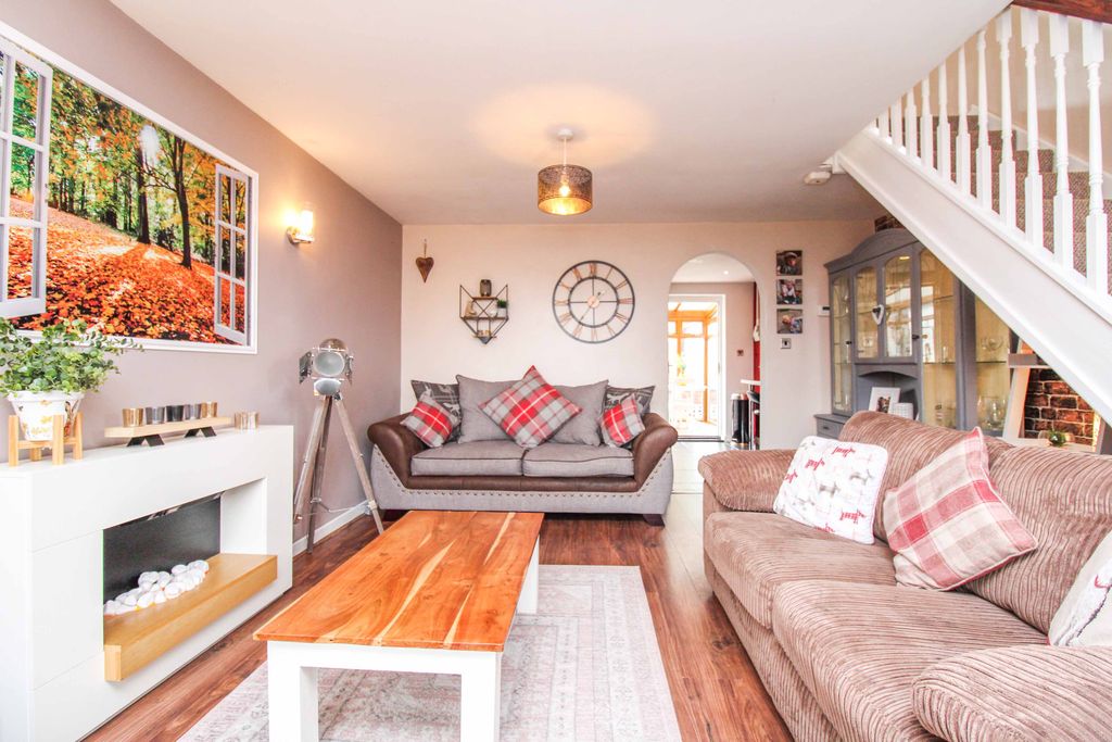 Property photo 2 of 14 009158E5-8409-47Cf-8Aa3-021EE80F0853