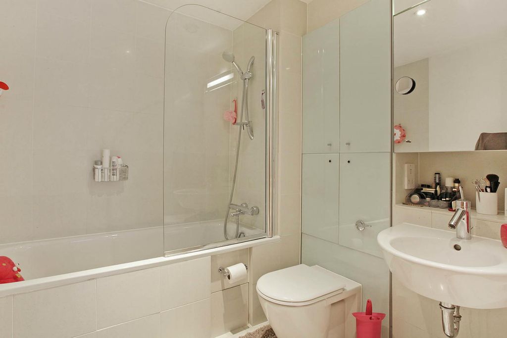 Property photo 3 of 7 Bath