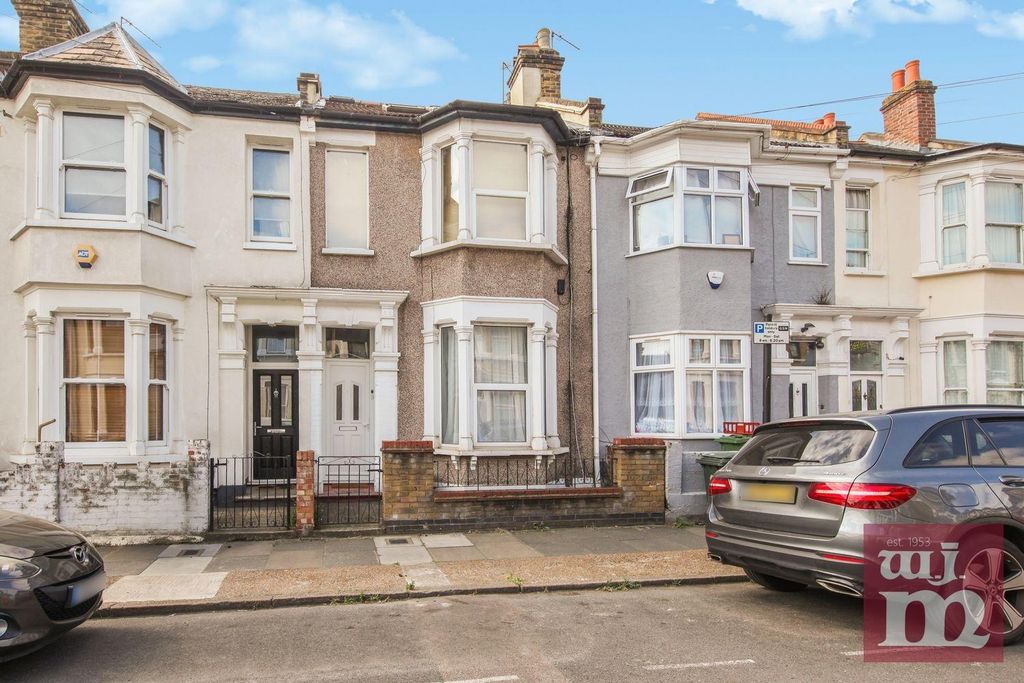 Property photo 1 of 11 Skelton Road