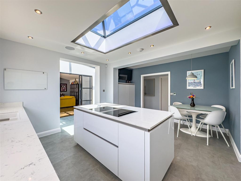 Property photo 3 of 32