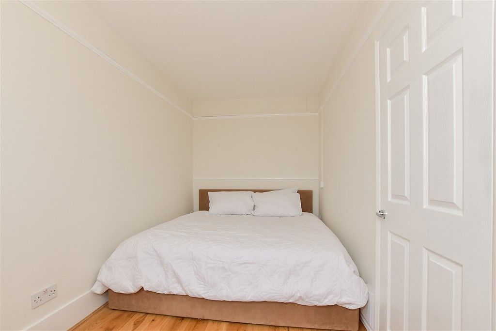 Property photo 1 of 7 Bedroom