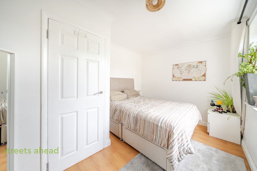 Property photo 3 of 15 99E0B6c5-4c99-4F2...