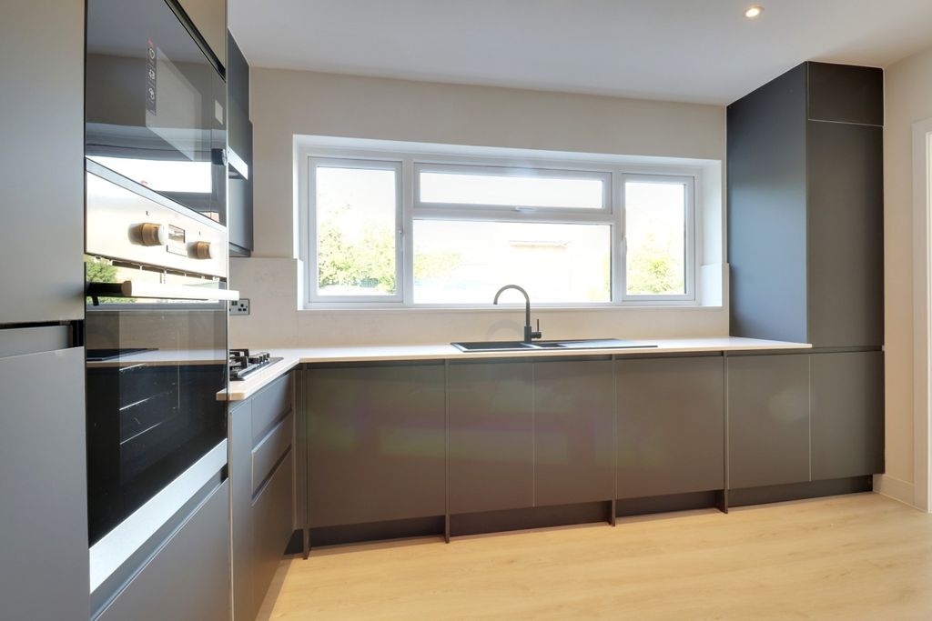 Property photo 2 of 29 4596951