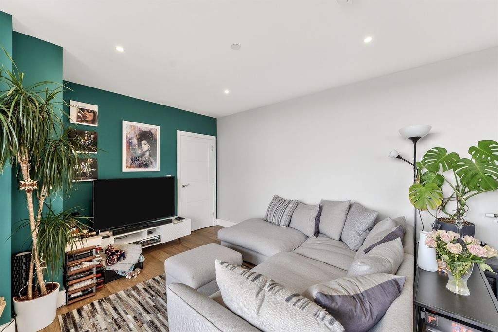 Property photo 2 of 12