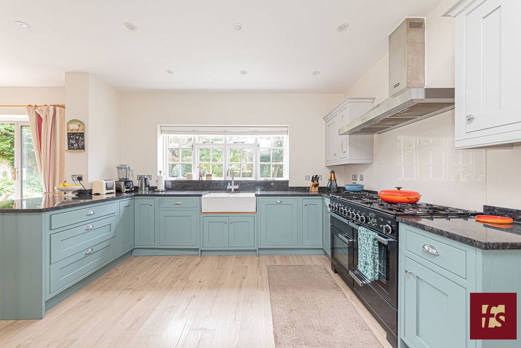 Additional image 11 of 5 bed detached house for saleTalisman Close, Crowthorne, Berkshire RG45