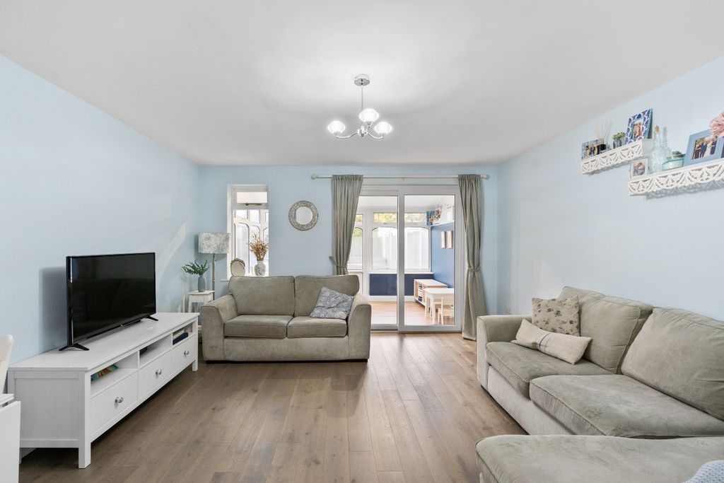 Property photo 2 of 20 3038044