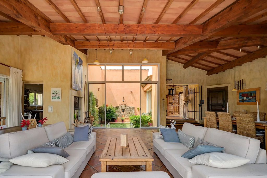 Property photo 2 of 23