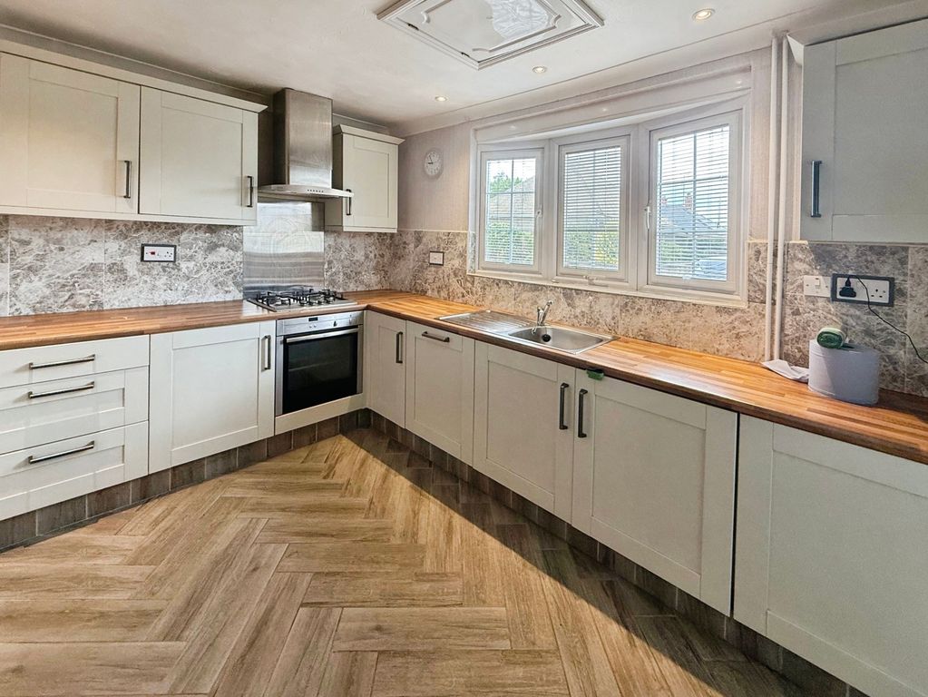 Property photo 3 of 24 Kitchen