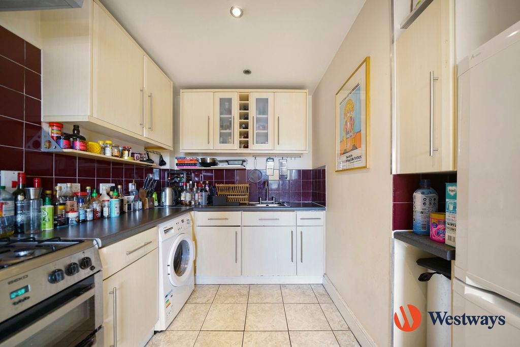 Property photo 3 of 8 Kitchen