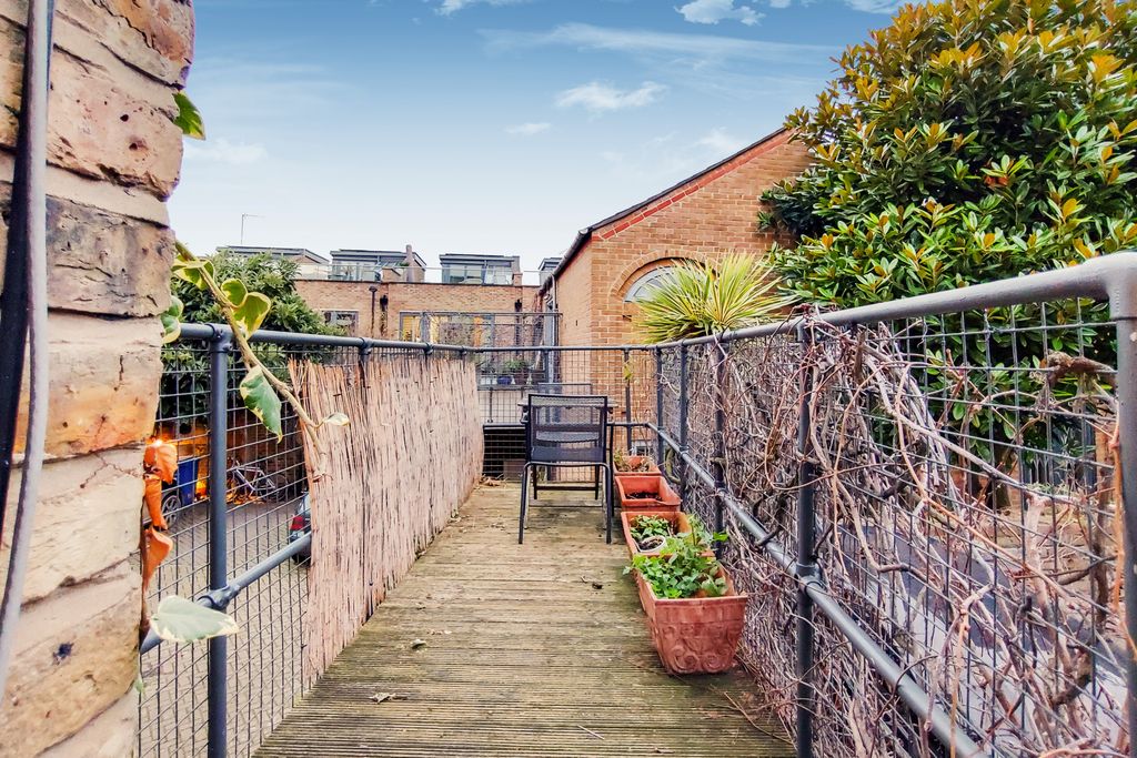 Property photo 3 of 8