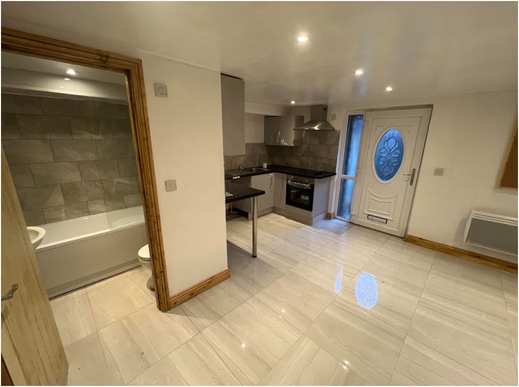 Property photo 2 of 6 Bedsit