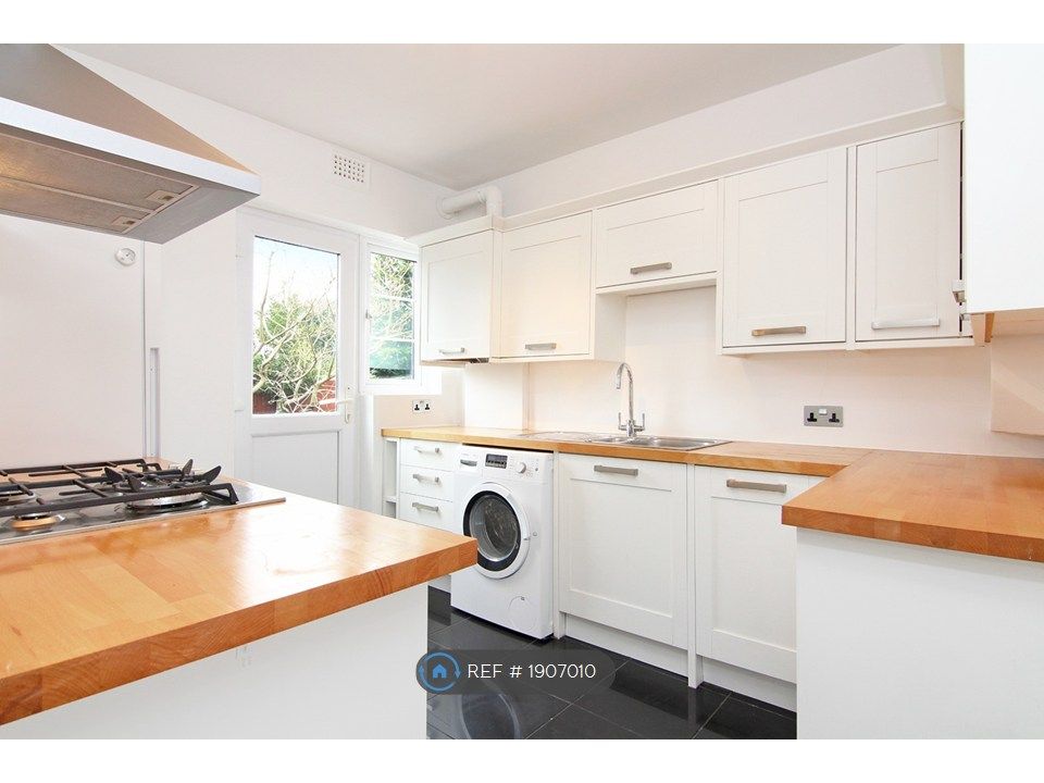 Property photo 1 of 10 Kitchen