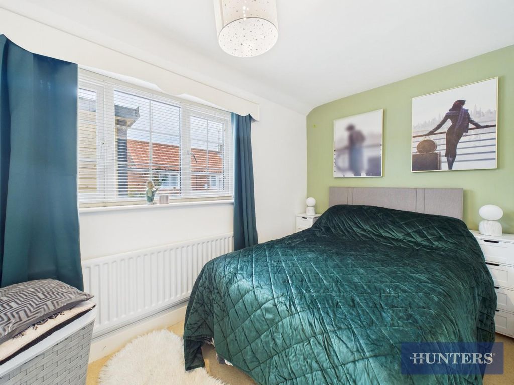 Property photo 3 of 9 Bedroom