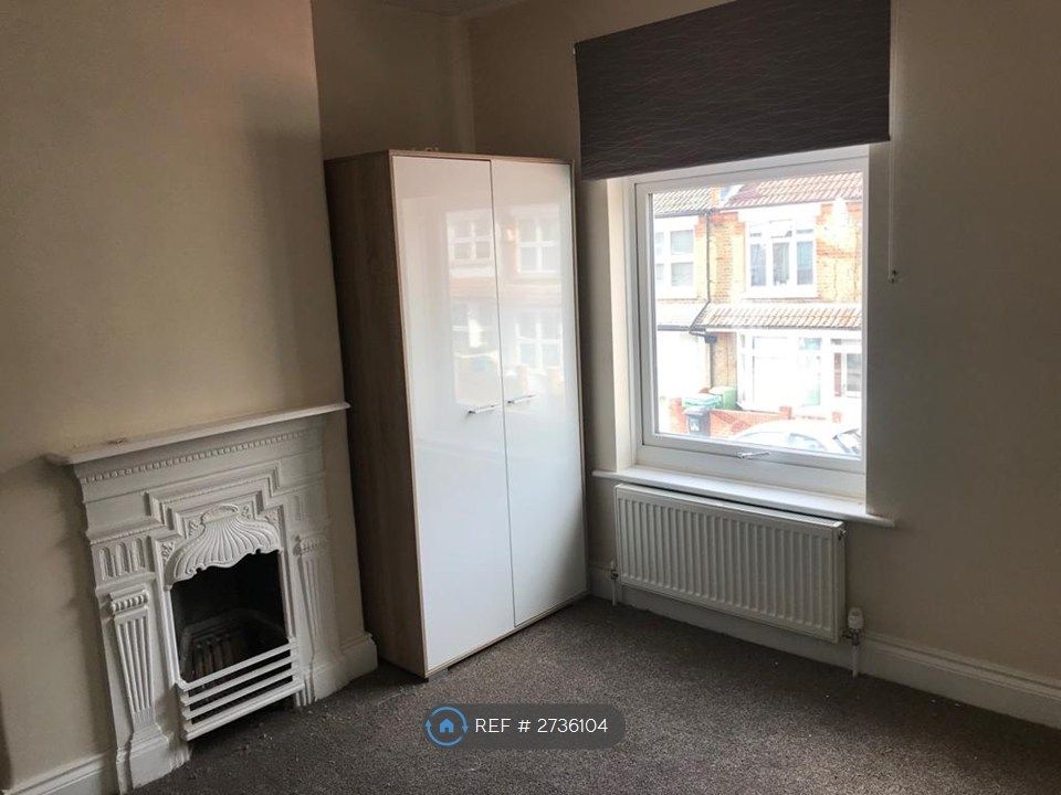 Property photo 1 of 7 Master Bedroom