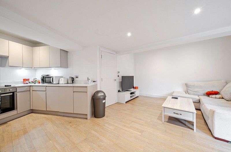 Property photo 3 of 10 Lounge-Kitchen