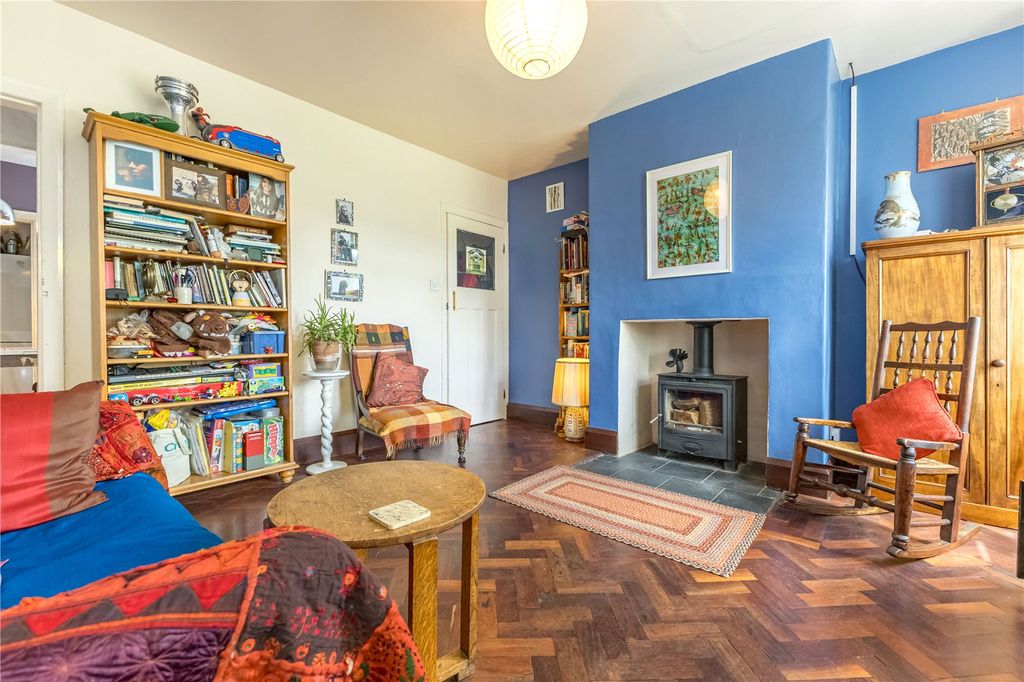 Property photo 2 of 19 Lounge