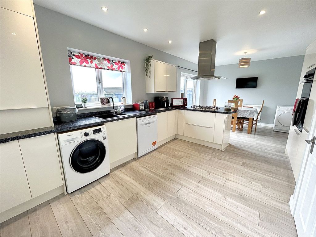 Property photo 3 of 16 Picture No. 19