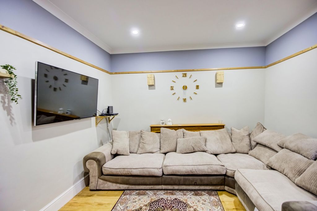 Property photo 3 of 28