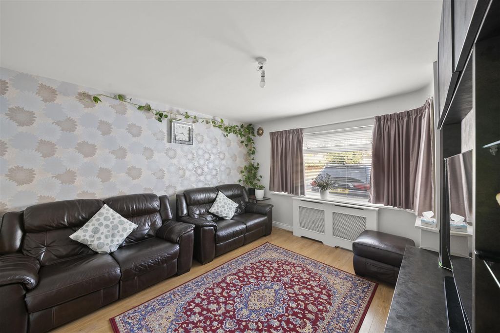 Property photo 2 of 17 3