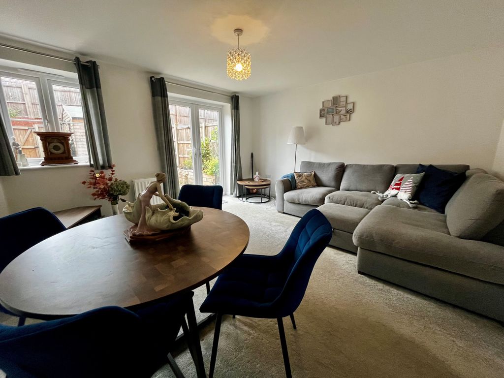 Property photo 3 of 14 Sitting Room (3)