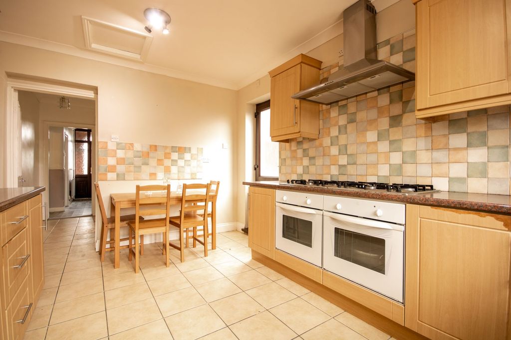 Property photo 3 of 19