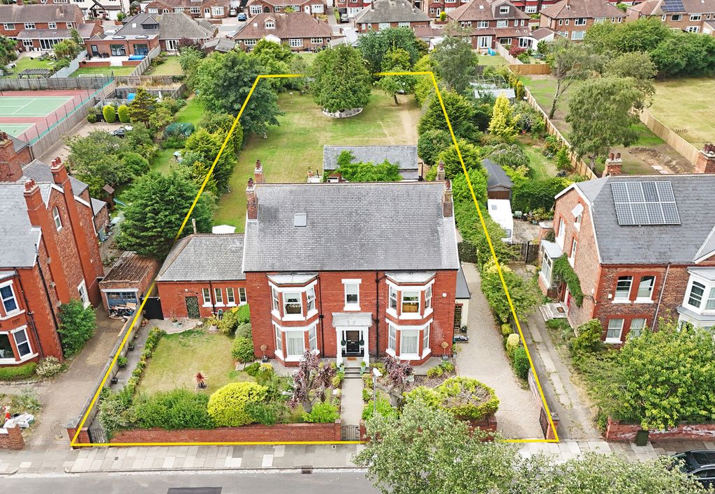 Property photo 3 of 49