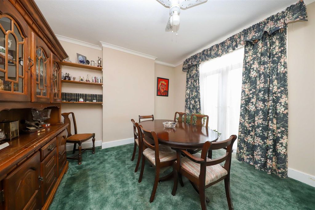 Property photo 3 of 10 Dining Room