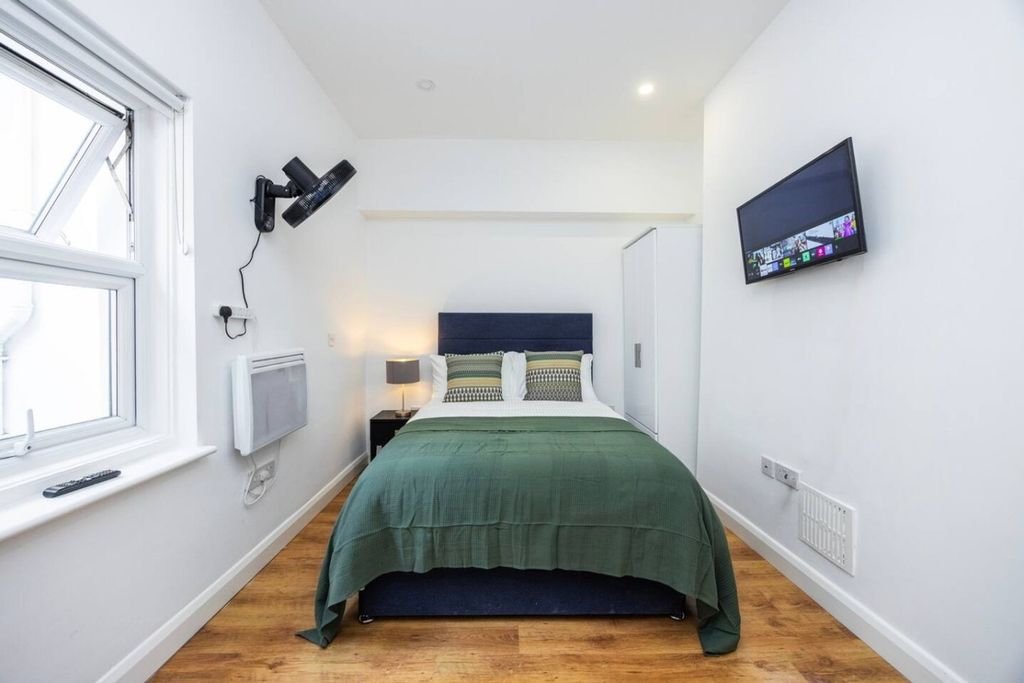 Property photo 1 of 22 Bedroom
