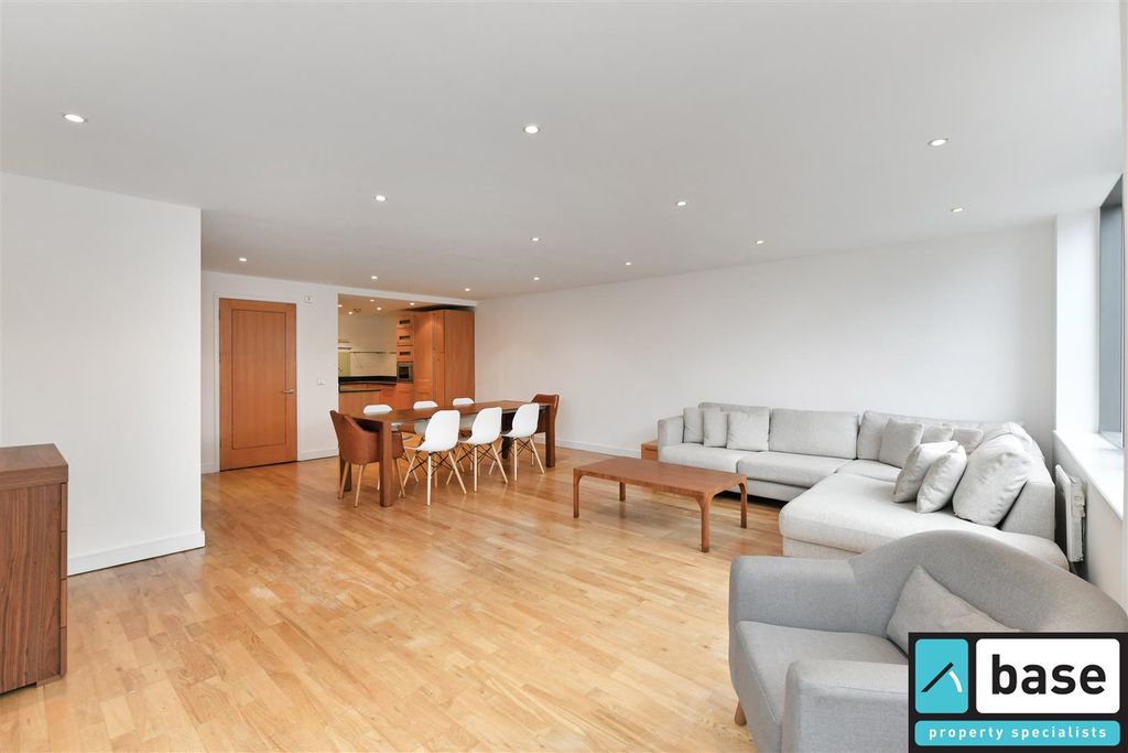 Property photo 1 of 16 Reception