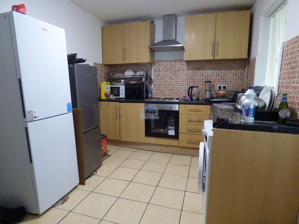 Property photo 3 of 13 Kitchen