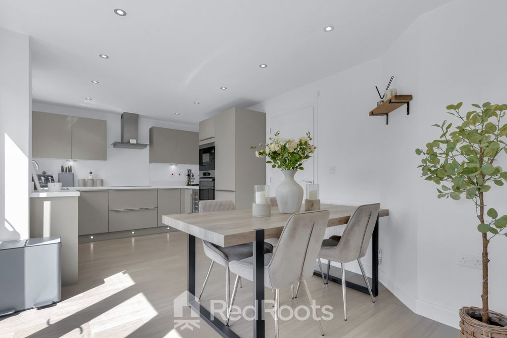 Property photo 2 of 33 4334023