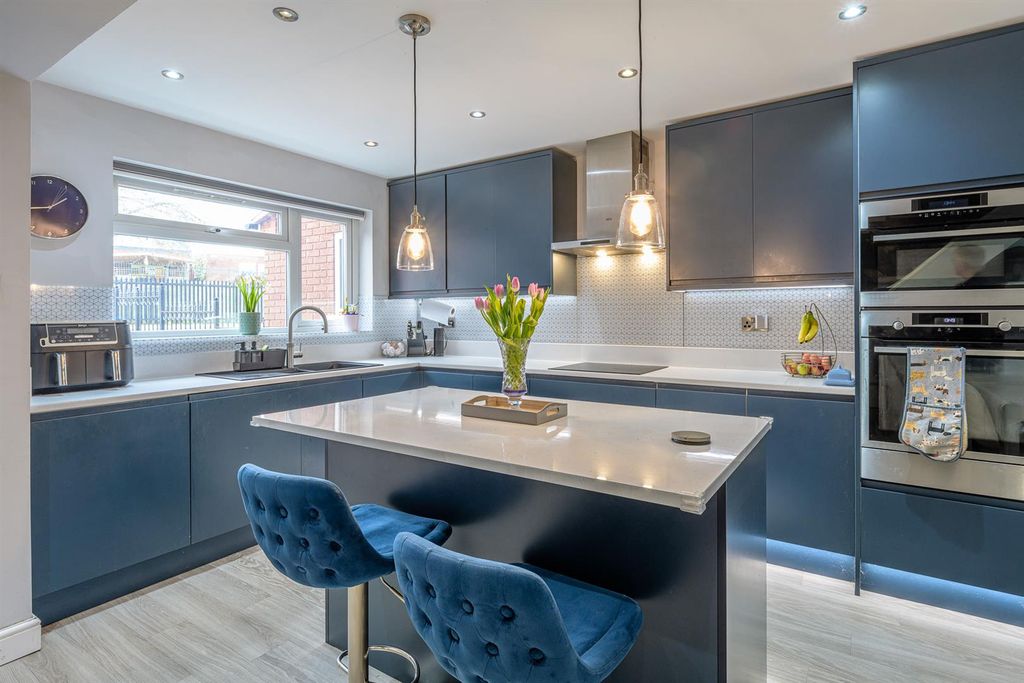 Property photo 3 of 25