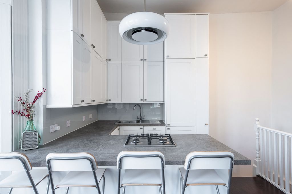 Property photo 3 of 9 Kitchen