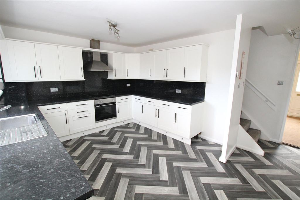 Property photo 1 of 7 Kitchen.Jpg