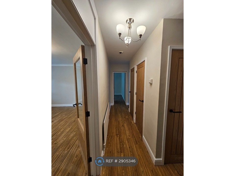 Property photo 3 of 20 Hall Way