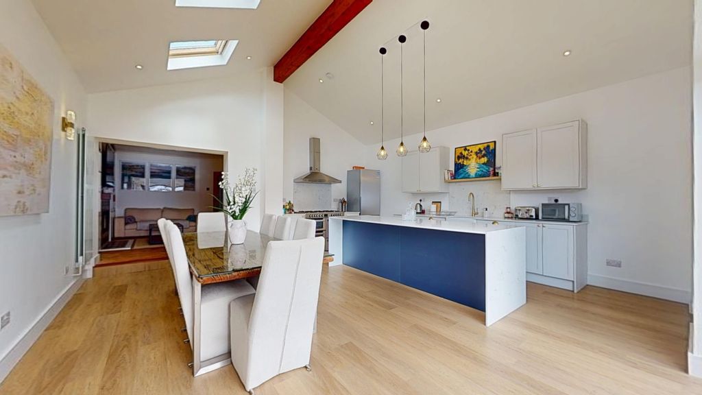 Property photo 3 of 21