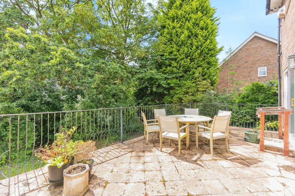 Property photo 2 of 17 Terrace