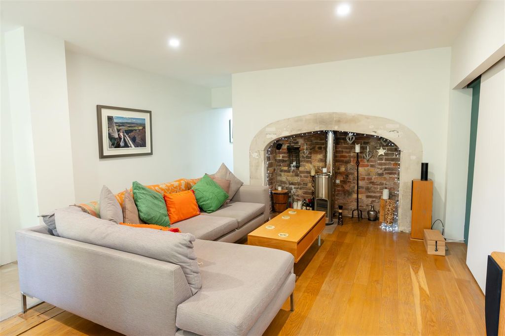 Property photo 2 of 17 23A Dartmouth Row - 042.Jpg