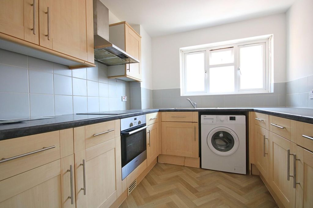 Property photo 2 of 8 Kitchen.Jpg