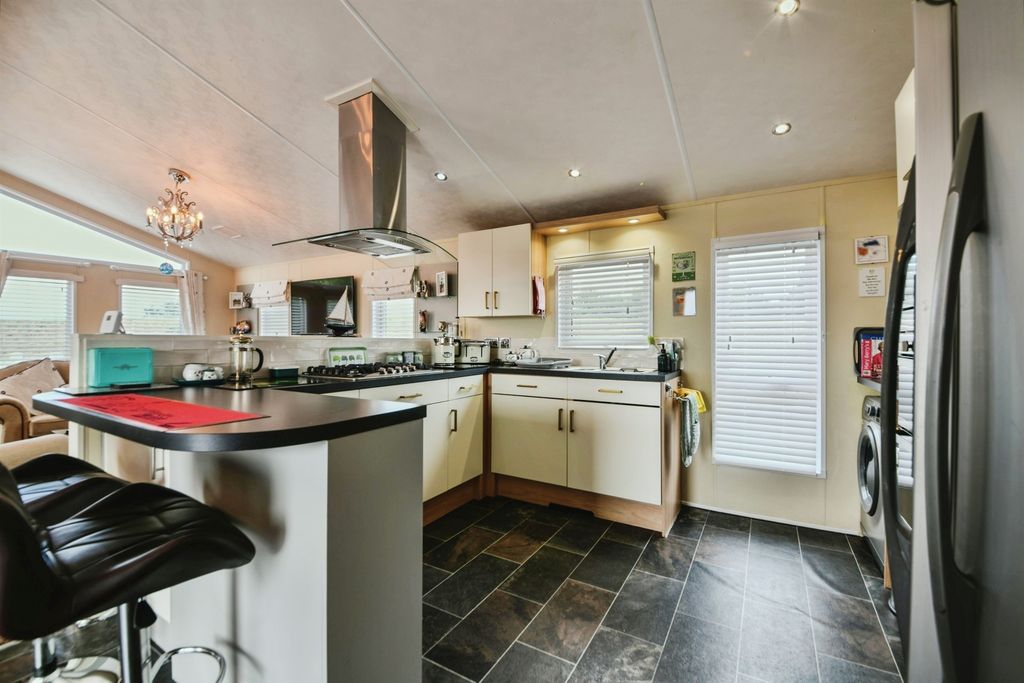 Property photo 3 of 24