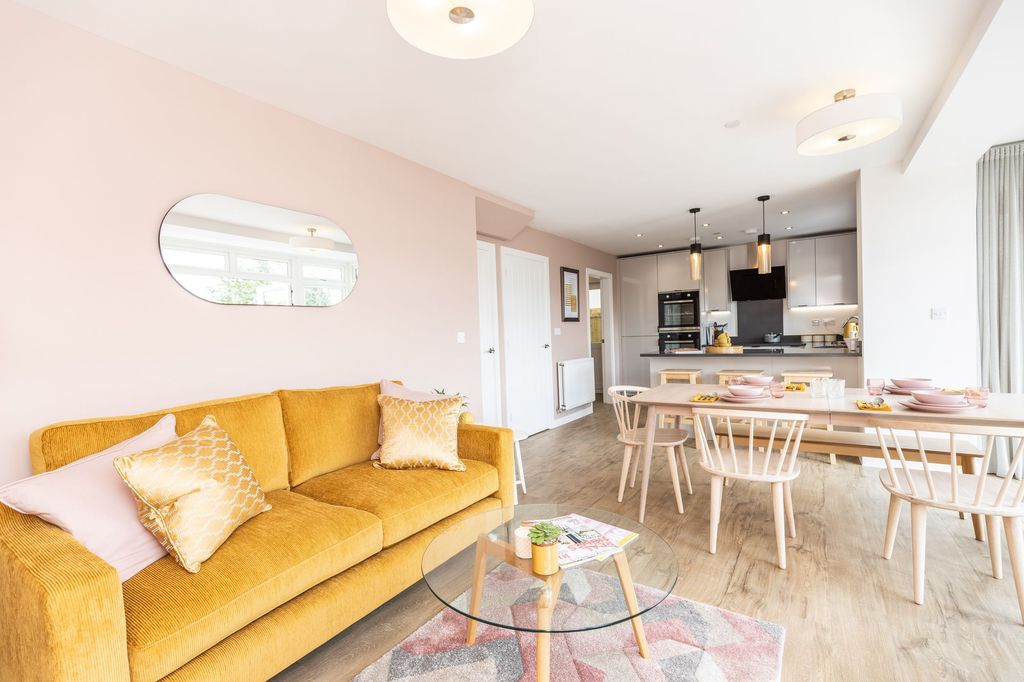 Property photo 3 of 14 Living Space