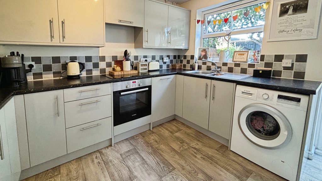 Property photo 3 of 14 Kitchen