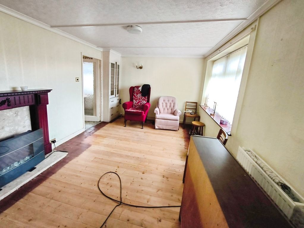 Property photo 2 of 11 Lounge