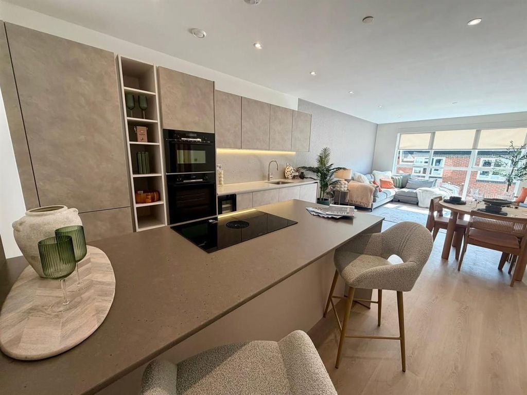 Property photo 2 of 14 3 Kitc 2.Jpg